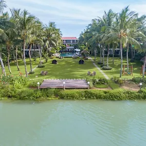 Resort Emerald Riverside